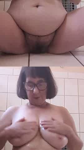 Mature Slut All Oiled up