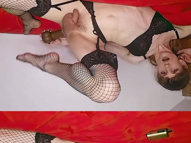 Roxy hard bangs herself with her sex-toy
