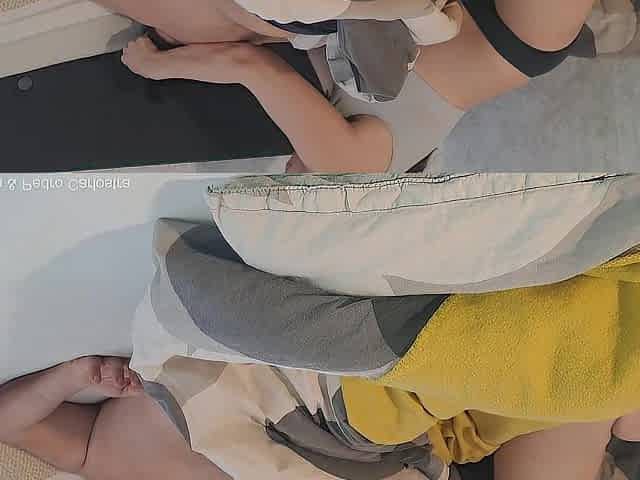 Stepmoms early morning tugjob routine with tit feeding