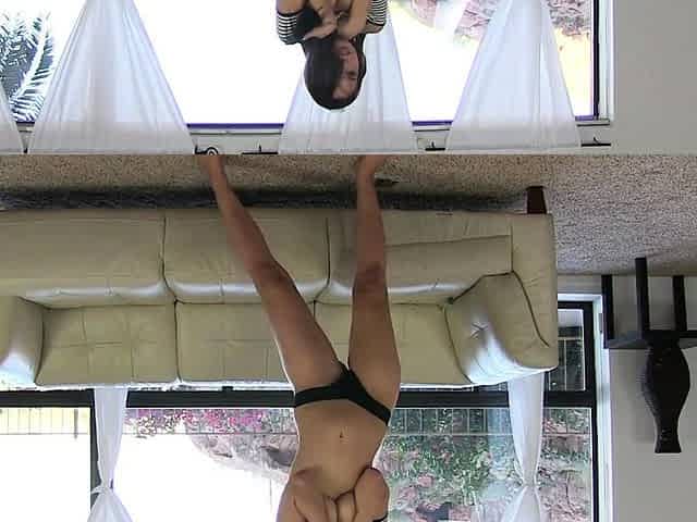 Pissing masturbating babe solo toy play