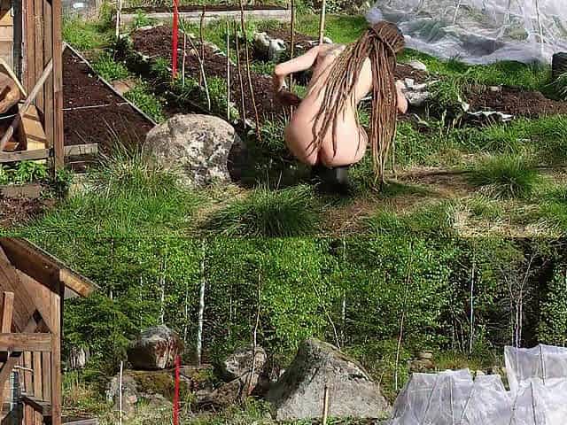 Pair making love in the garden - RosenlundX - HD