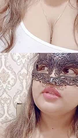 Hot Chubby Lady Boss Apne Employee Se Office Ke Rest Room Me Din Me Chudi