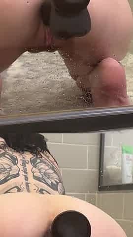 Bubble Butt and Tight Wet Pussy Gripping Dildo