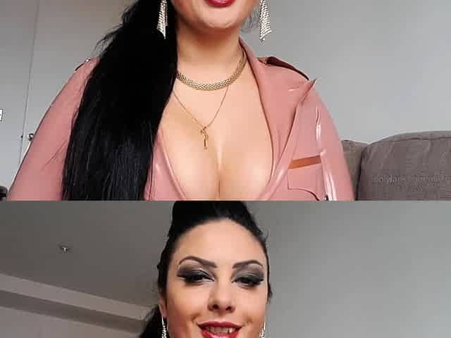 Close up MILF masturbation