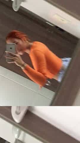 HOT FRIEND RECORDS HERSELF IN THE BATHROOM OF HER HOUSE SHOWING HER TITS