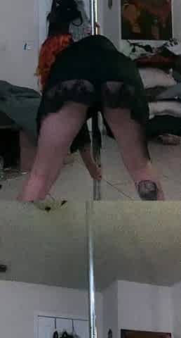 Amateur redhead shaves and masturbates