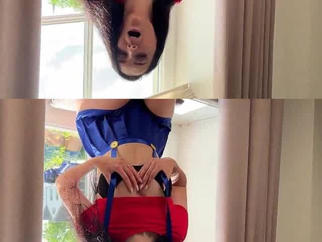 Sexy cosplay on Super Mario
