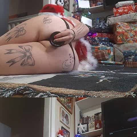 Courtney Sunshine three days till Christmas fisting beneath the tree