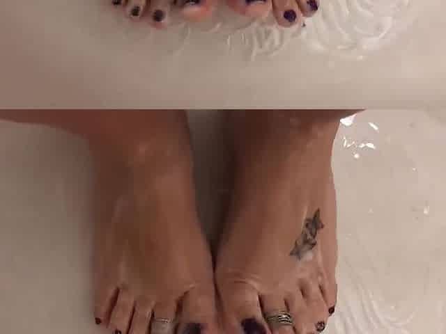 Q11 - Undressed Feet Pleasure