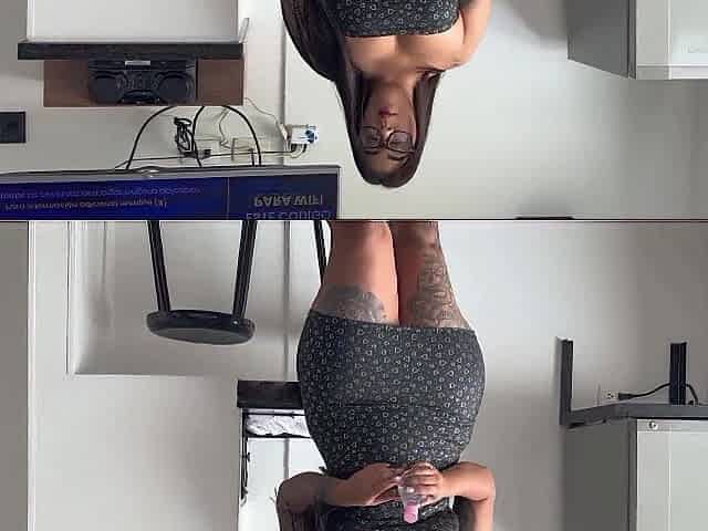 Large-assed Maid Cleans the Apartment and Eats My Knob