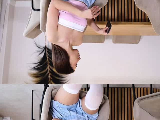 Layla Scarlett Spreads Wide for Solo Pleasure