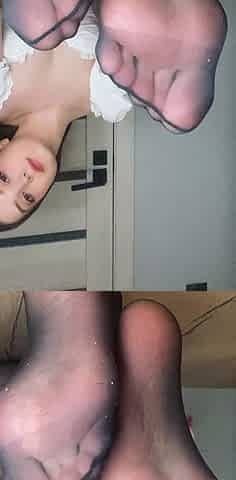Pee drinking piss fetish babe solo plays with bottle
