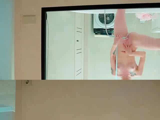Stepsister's shower glimpse turns into oral job and jizz