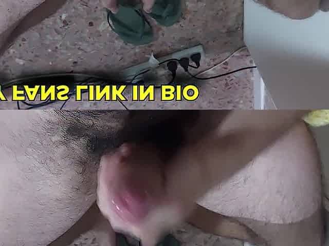 Masturbating sitting in my room in my chair, super hawt