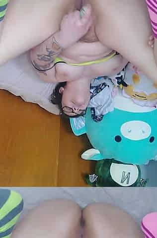 Close up MILF masturbation