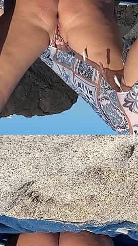 Caught Girl While She Fingering Her Pussy on the Beach
