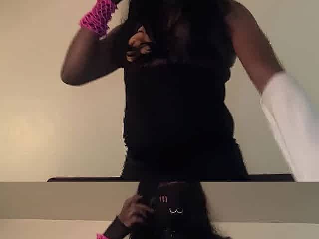 Feeling beauty in hawt pink