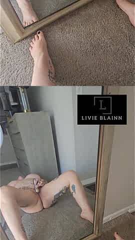 Solo in Front of the Mirror