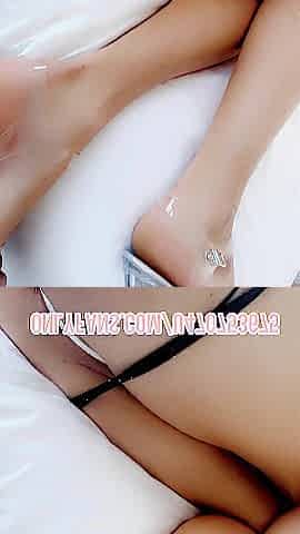 Hot Femboy paris shows off her cute smooth booty