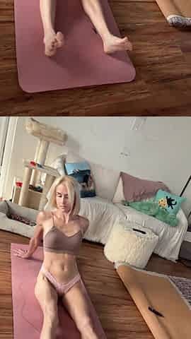 Slender fit golden-haired stretches in pants