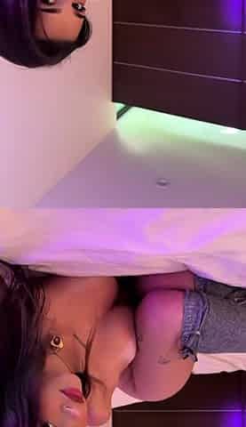Amateur Webcam Cute Teen Plays Solo with Big Dildo