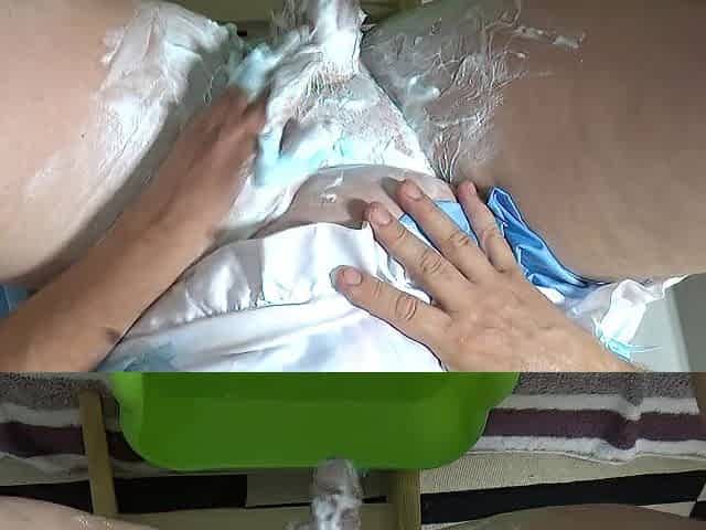 Kugurumi decided to shave his unshaved cock previous to masturbating. (part two/three)
