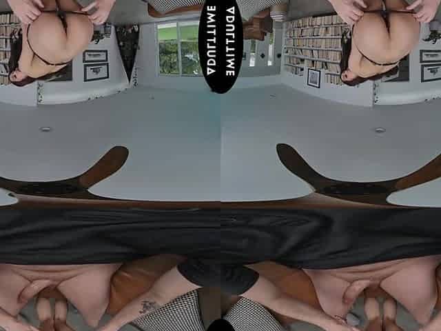 Up Close VR with Alexia Anders, Scene #01