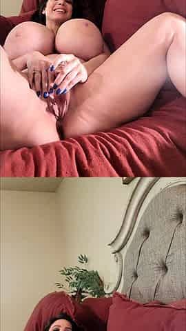 Big boobs milf masturbates with her dildo