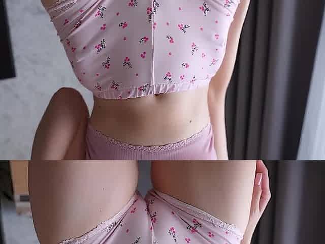Stepmom's Cameltoe Twat.