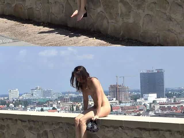 Brunette Amateur Sucks Stranger In Public Cash Stunt