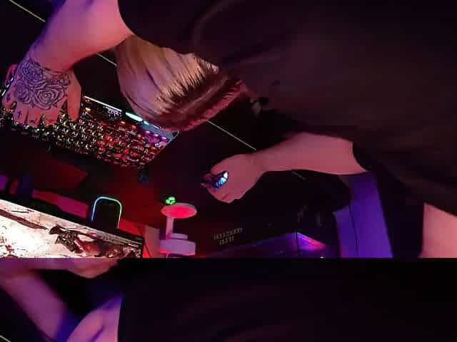 My Girlfriend Barges In Demanding Wang Mid Game