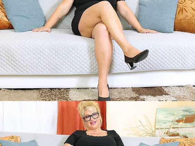 Gorgeous MILF Erza Plays with Her Delicious Pussy