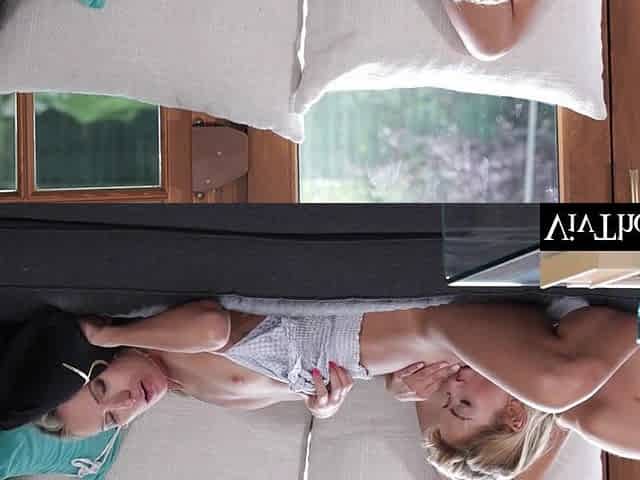 Breathtaking blondes lick every other's snatch in a jaw-dropping 69