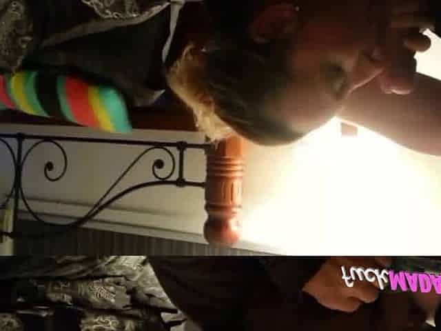 L'instant plaisir: Amateur Babe's Webcam Blowjob