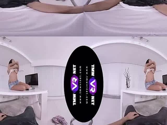 Foxii Black And Virtual Reality In Fucking A Busty Brunette On The Table