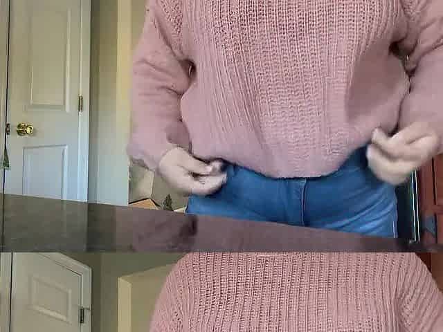 Fat Teen shows off her body during the time that everybody is home