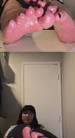Keep your eyes on my oiled soles and your hand on that large penis