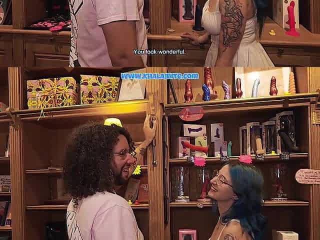 I wanted a sex tool and that guy sold me his dong - French Curly Emo