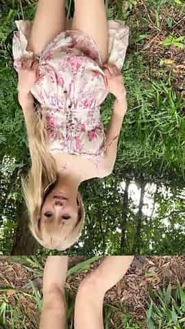 Oriental gal masturbates and squirts whilst exposing herself on the mountain