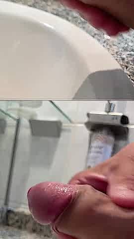 I masturbate and cum in hotel bath