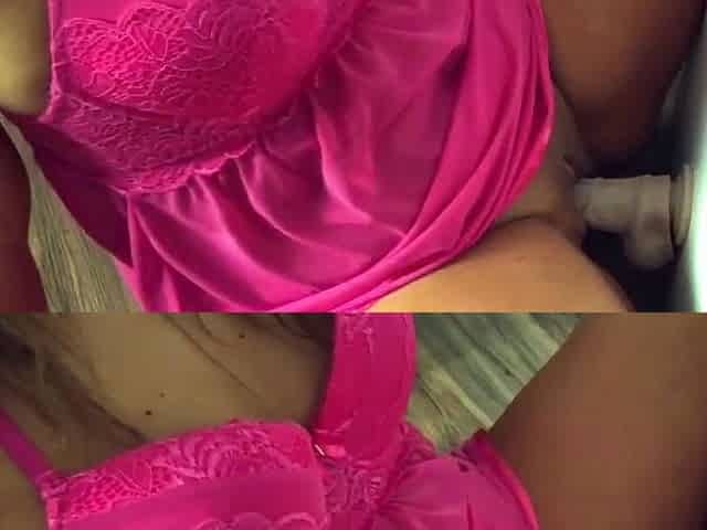 Hot MILF Orgasms With Dildo On Webcam