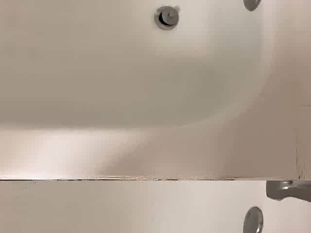 Hopeless piddle in the bathtub