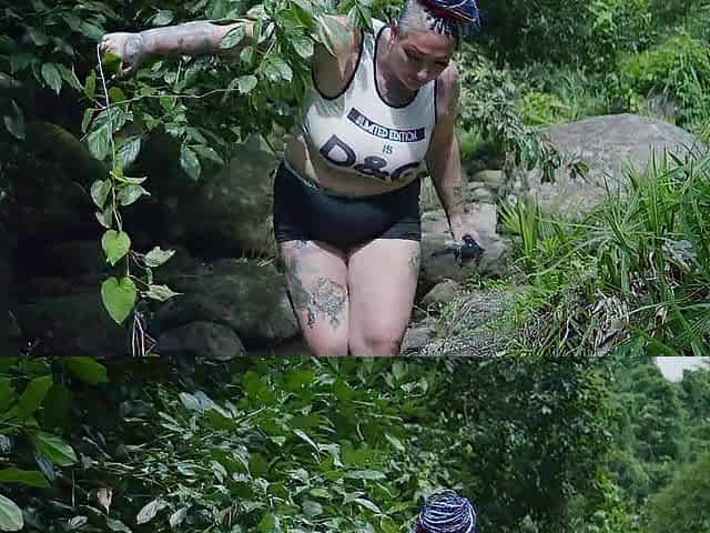 Tourist Get Dong Down by two Ebony Knob
