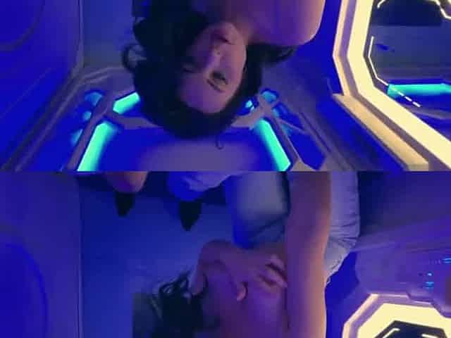 il se fait sucer dans un sauna