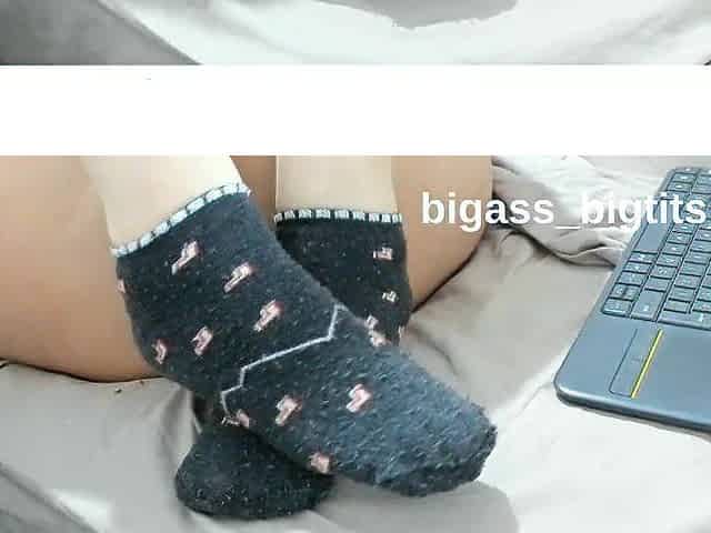SOCKS- FEET - FEET FETISH- FOOT- FOOT FETISH- ANKLE SOCKS