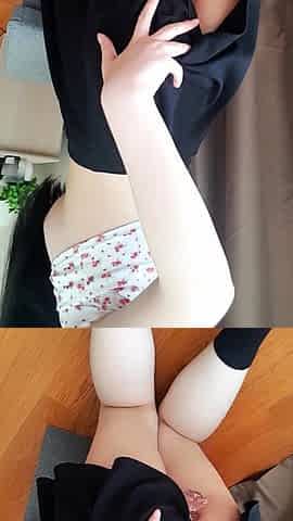 Natural brunette solo toying