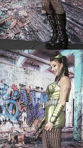 Victoria Daniels - 405 - Photoshoot Backstage