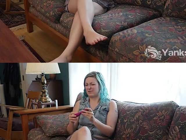 Yanks Hawt Amateur Blue Playing With A Large Vibrator