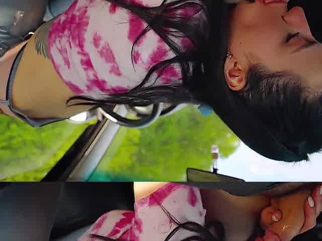 Ebony Lynn Likes to Suck Obese Schlongs in Her Car