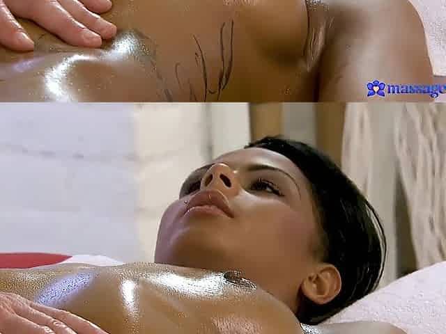 Black vagina rides this meaty knob - Massage Rooms